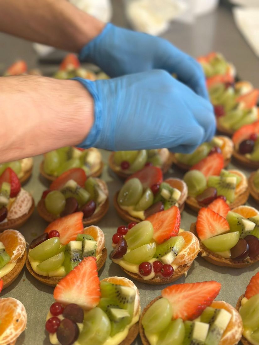 Preparazione delle tartellette in laboratorio